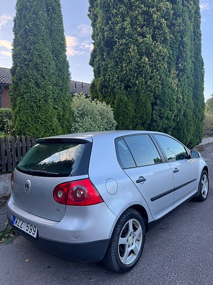 Volkswagen Golf V 4 of 5