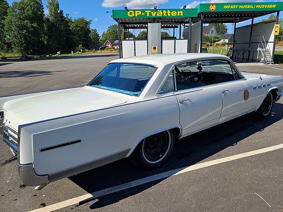 Buick Electra 225 3 of 9