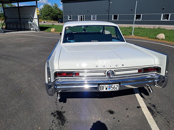 Buick Electra 225 5 of 9