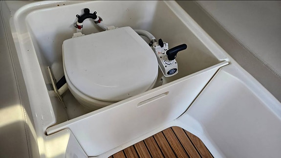 Quicksilver 755 Pilothouse 9 of 11