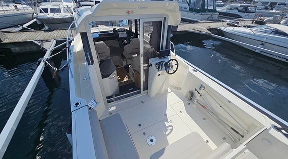 Quicksilver 755 Pilothouse 2 of 11
