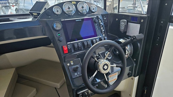 Quicksilver 755 Pilothouse 7 of 11