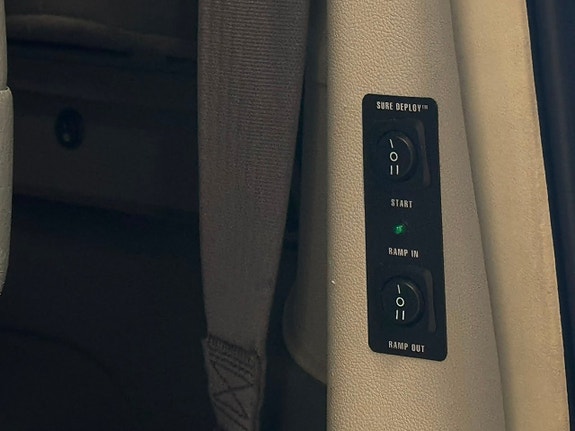 Chrysler Town & Country 8 of 19