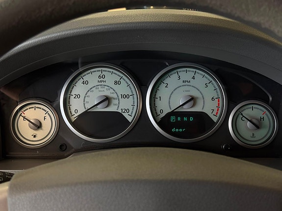 Chrysler Town & Country 16 of 19