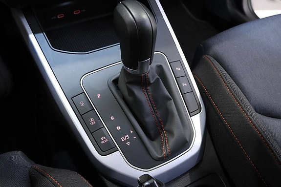 Seat Arona 18 of 25