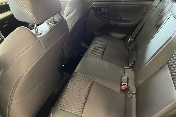 Toyota Yaris 13 of 21