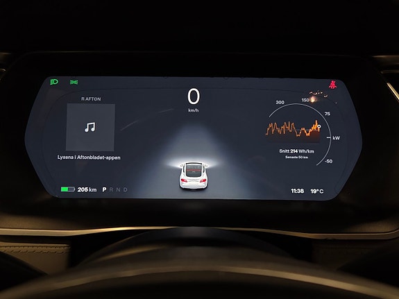Tesla Model S 16 of 20
