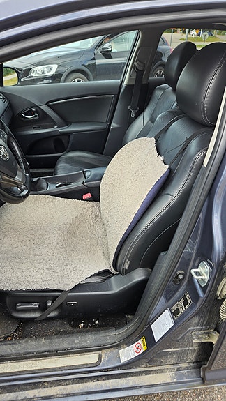 Toyota Avensis 4 of 7
