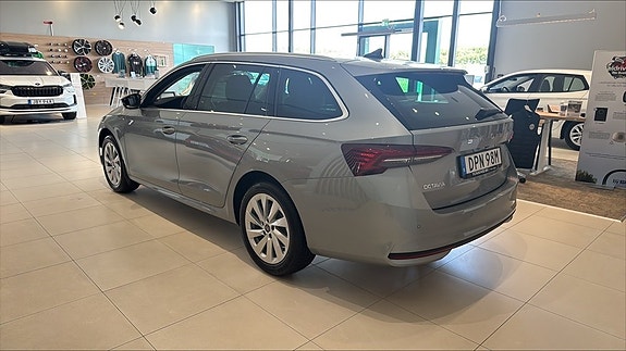 Skoda Octavia 2 of 5