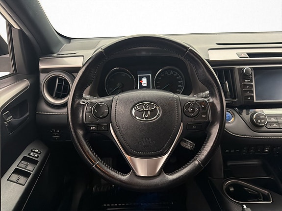 Toyota RAV4 10 of 28