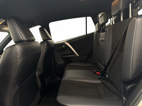 Toyota RAV4 13 of 28
