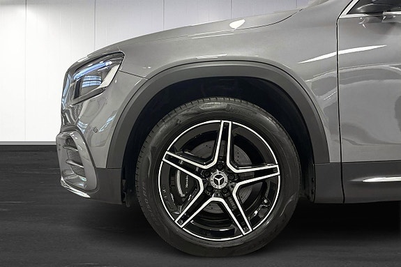 Mercedes-Benz GLB200 12 of 17