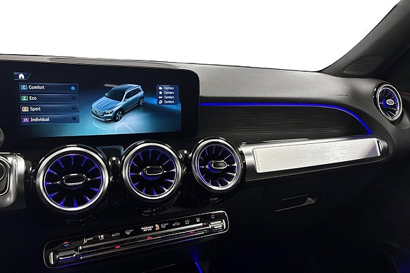 Mercedes-Benz GLB200 14 of 17