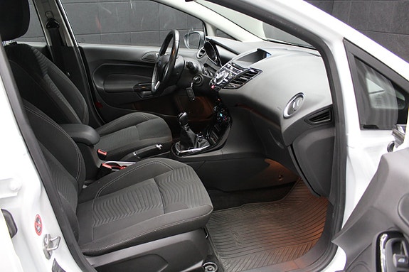 Ford Fiesta 10 of 14