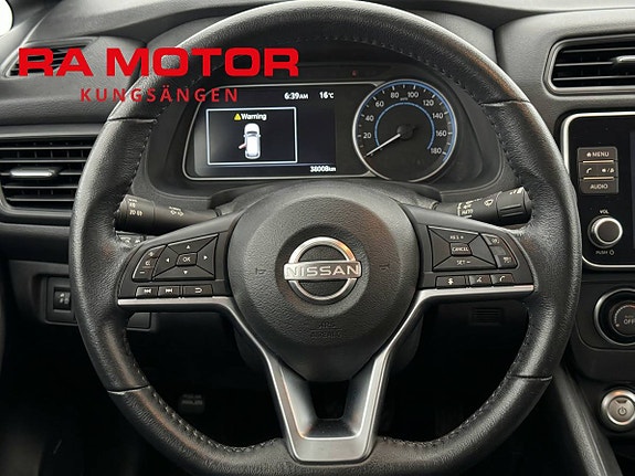 Nissan Leaf 14 of 23