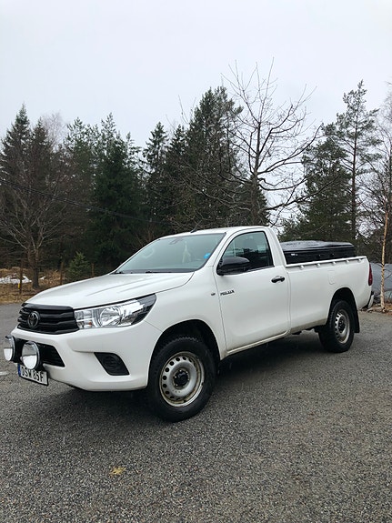 Toyota HiLux 7 of 8