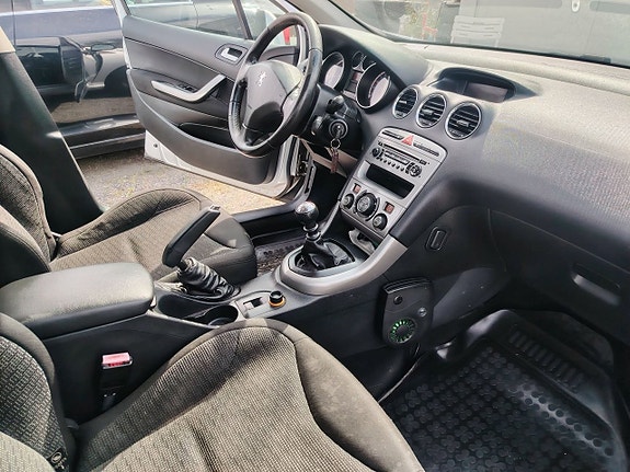 Peugeot 308 SW 7 of 14
