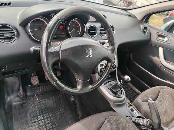 Peugeot 308 SW 10 of 14