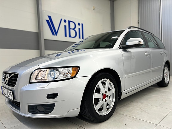 Volvo V50 2 of 21