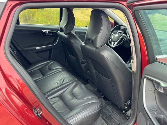 Volvo V60 11 of 24