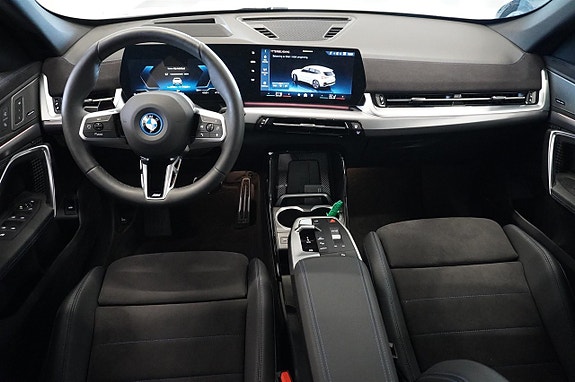 BMW iX1 2 of 19
