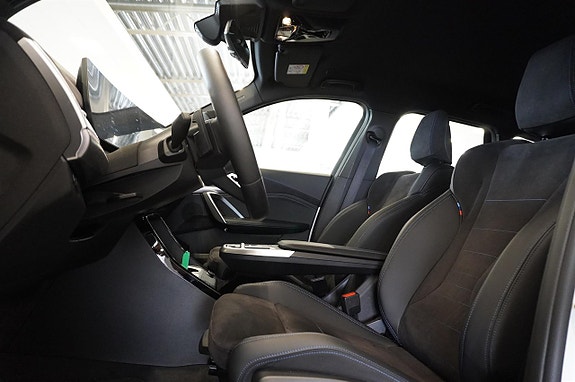 BMW iX1 8 of 19