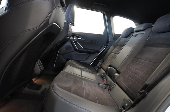 BMW iX1 9 of 19