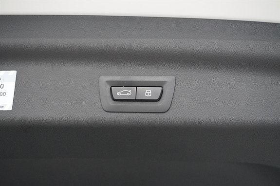 BMW iX1 11 of 19