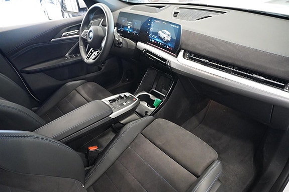 BMW iX1 13 of 19