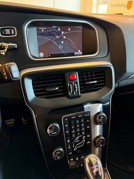 Volvo V40 22 of 28