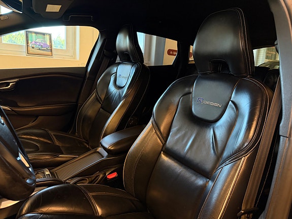 Volvo V40 14 of 28