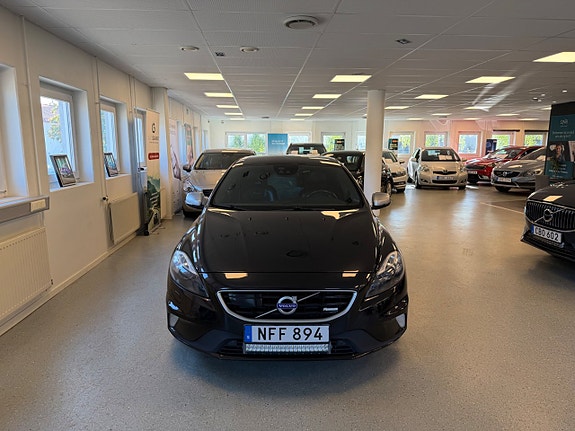 Volvo V40 4 of 28