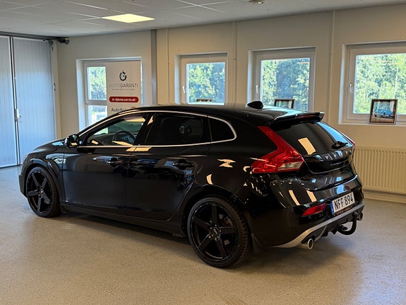 Volvo V40 8 of 28