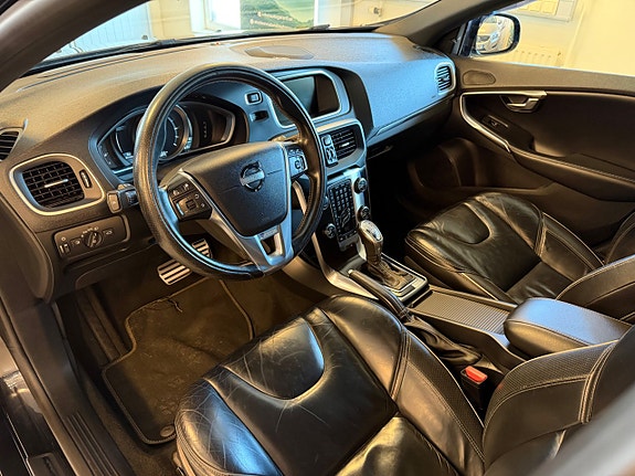 Volvo V40 15 of 28