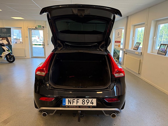 Volvo V40 17 of 28