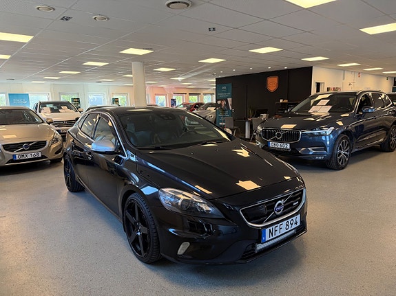 Volvo V40 3 of 28