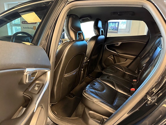 Volvo V40 16 of 28