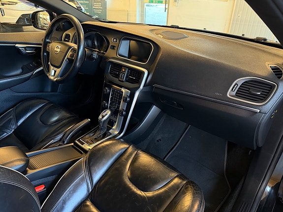 Volvo V40 19 of 28
