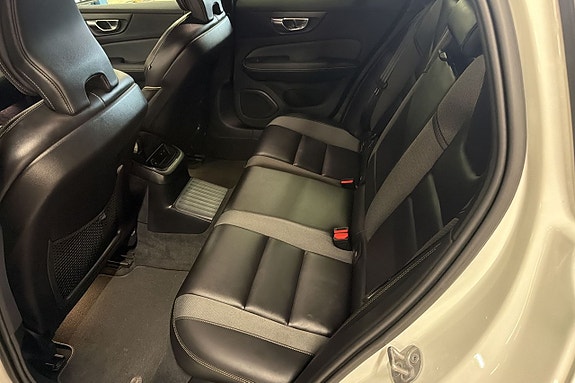 Volvo V60 7 of 16