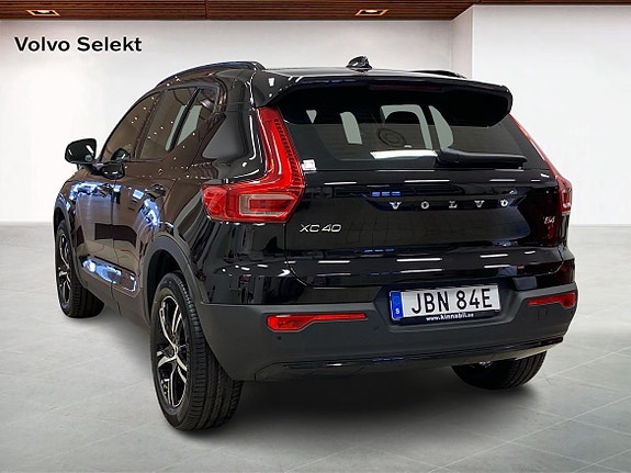Volvo XC40 2 of 14