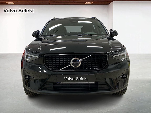 Volvo XC40 8 of 14