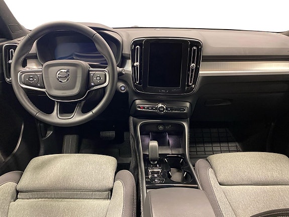 Volvo XC40 5 of 14