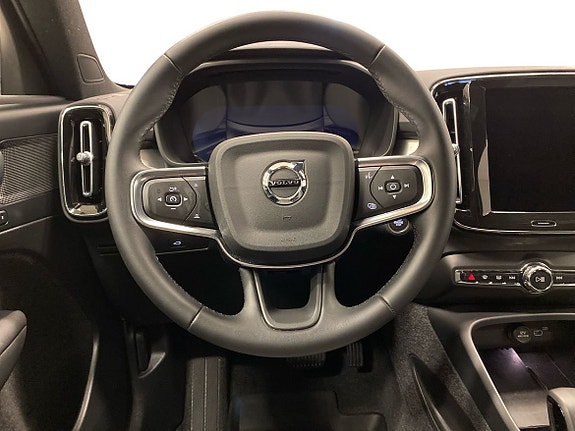 Volvo XC40 10 of 14