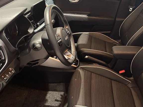 Kia Stonic 2 of 4