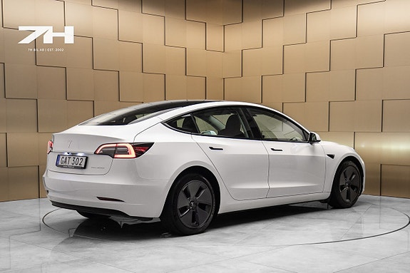 Tesla Model 3 5 of 17