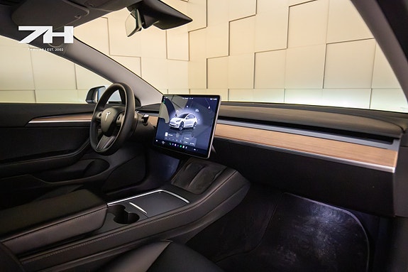 Tesla Model 3 13 of 17