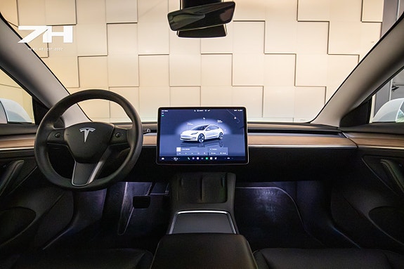 Tesla Model 3 12 of 17