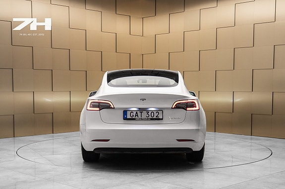Tesla Model 3 4 of 17