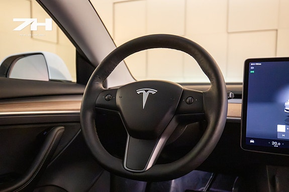 Tesla Model 3 10 of 17
