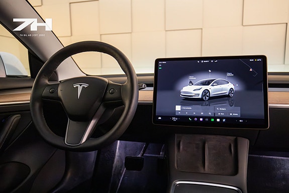 Tesla Model 3 11 of 17